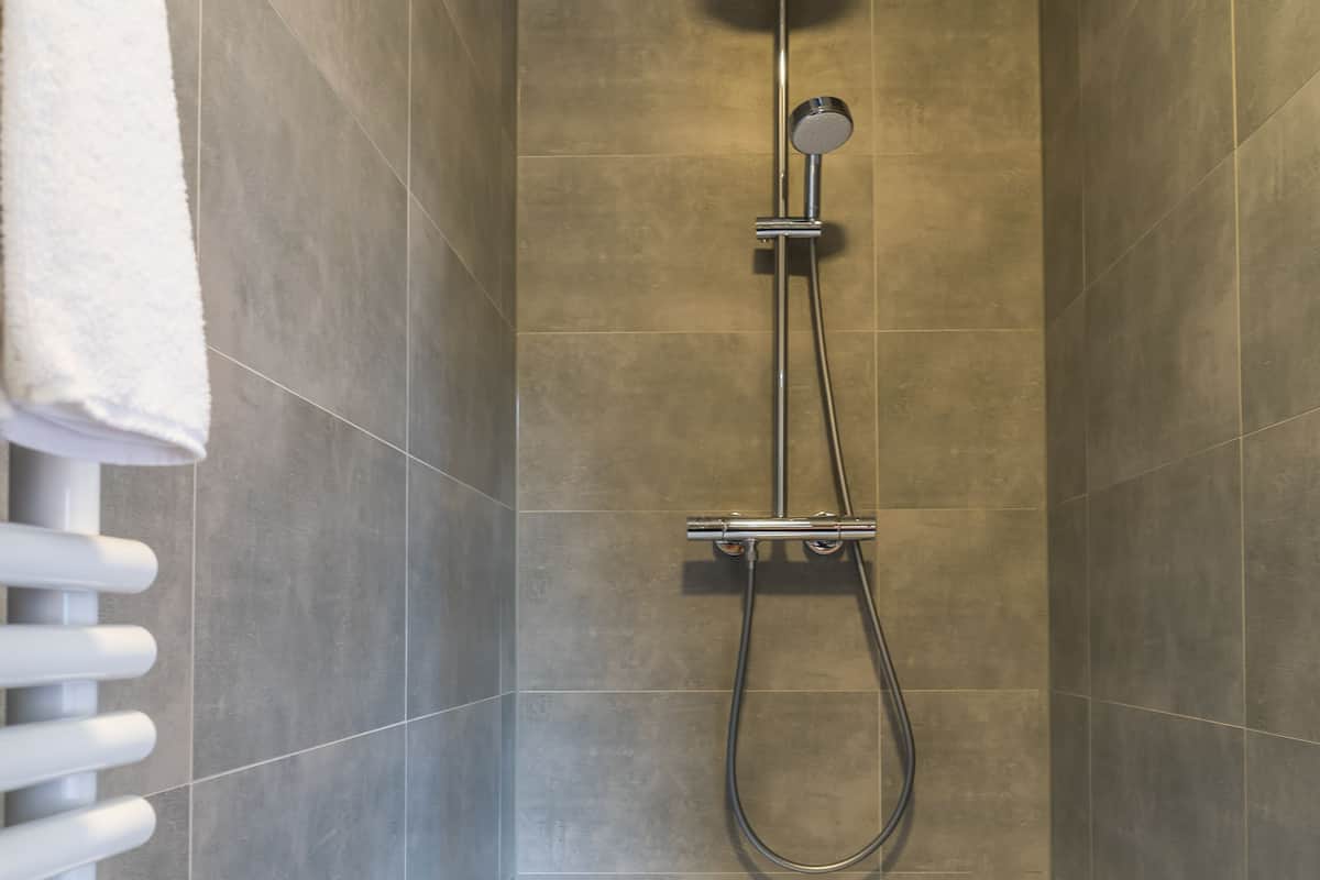 standard room | bathroom shower