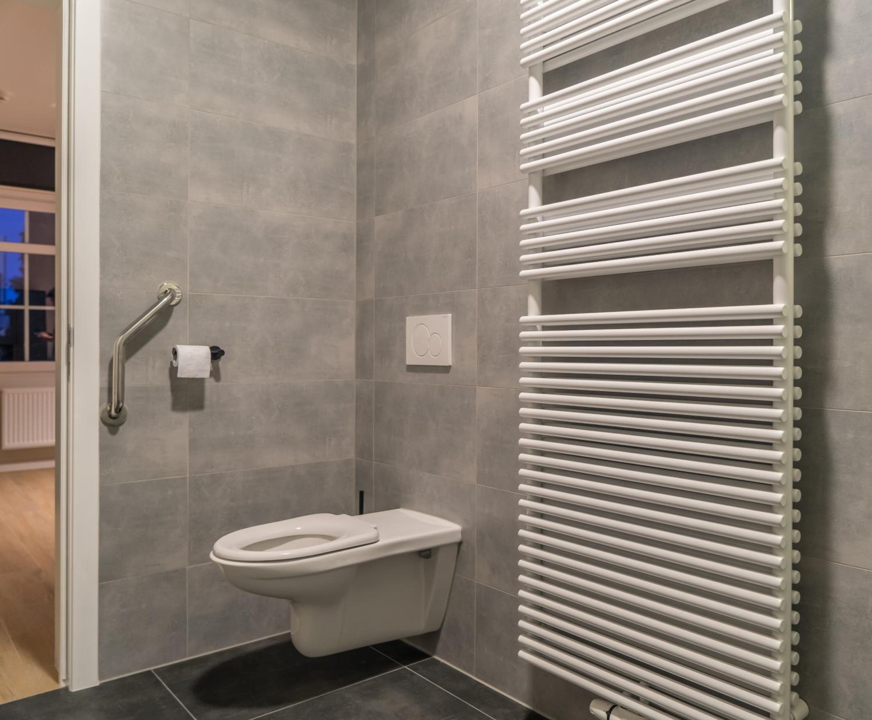 shower, rainfall showerhead, free toiletries, hair dryer