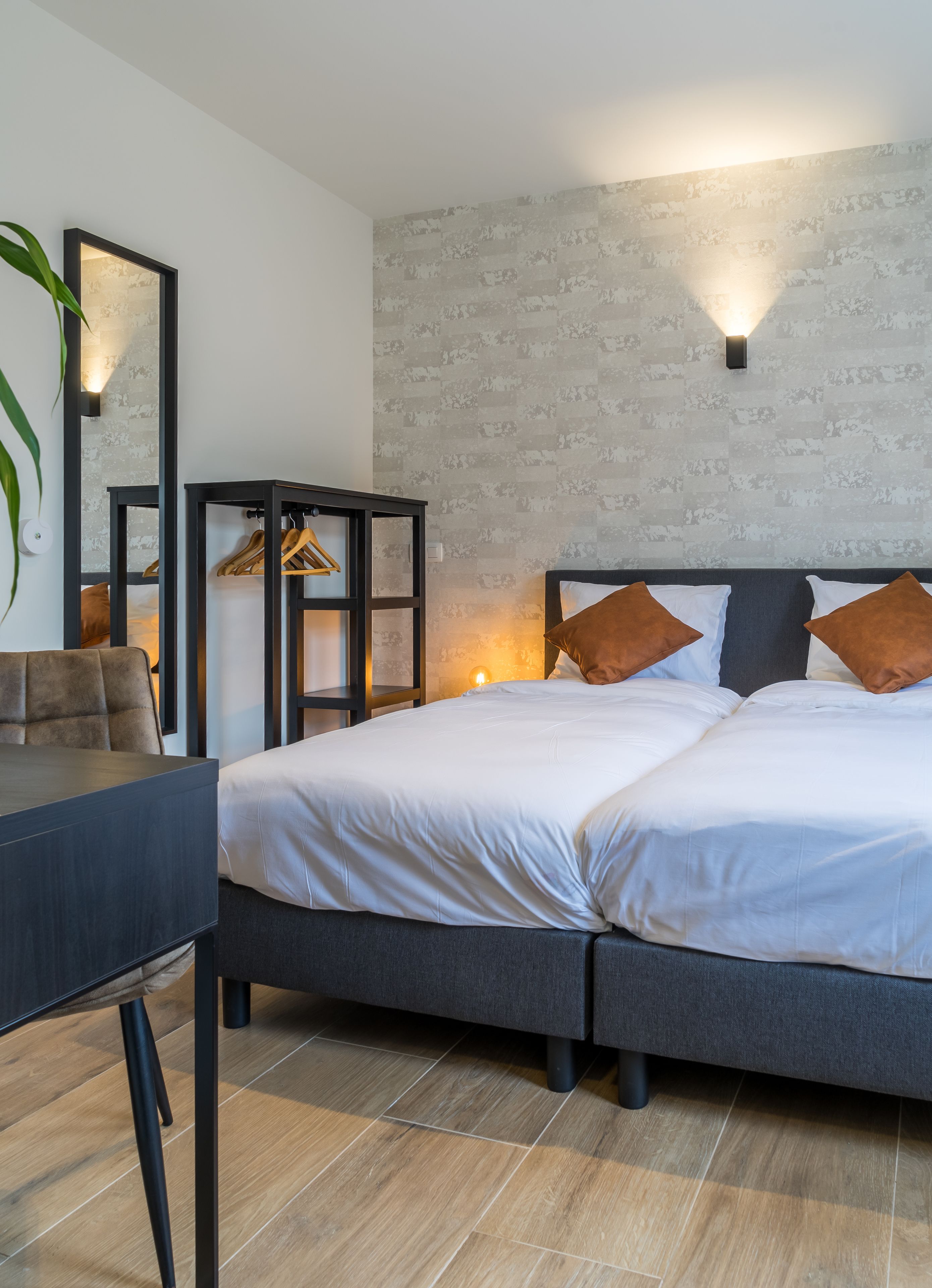 Standardzimmer | Minibar, Zimmersafe, Schreibtisch, laptopgeeigneter Arbeitsplatz