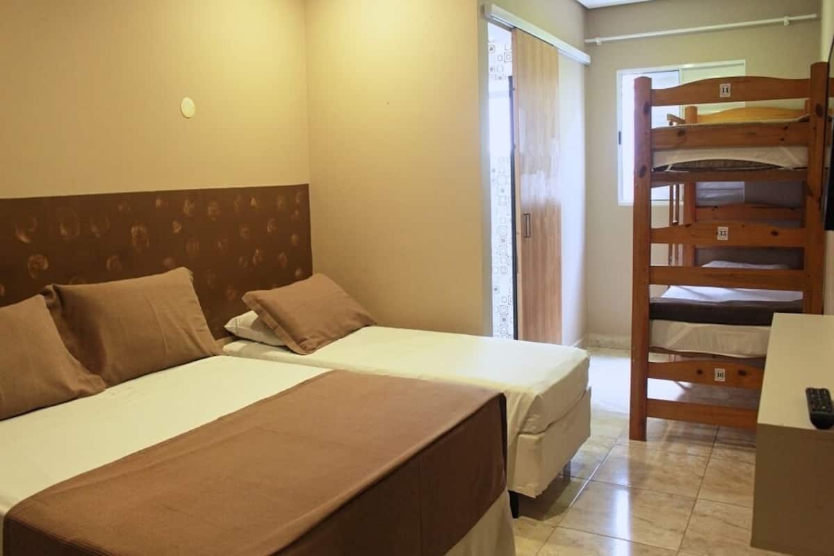 Standaard kamer | Een minibar, verduisterende gordijnen, gratis wifi, beddengoed