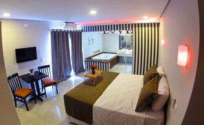 Rom – deluxe | Minibar, blendingsgardiner, wi-fi (inkludert) og sengetøy