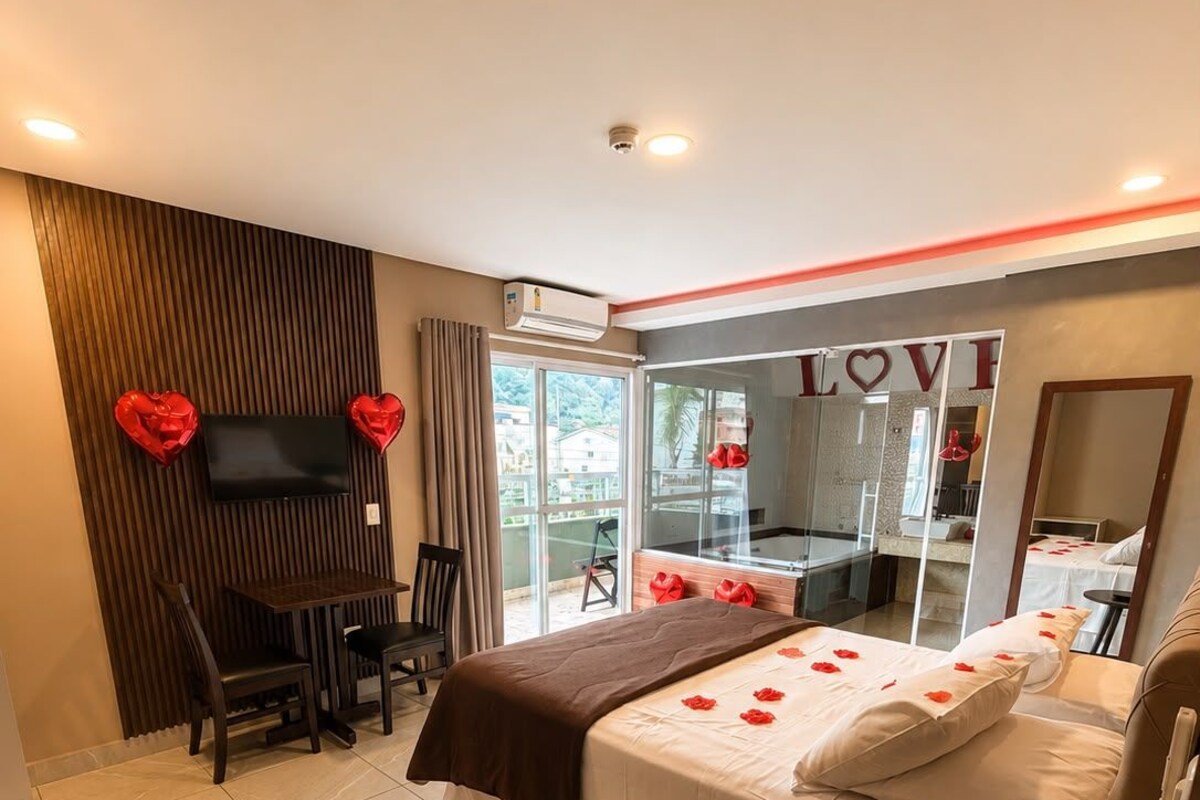 Deluxe Room | Minibar, blackout curtains, free WiFi, bed sheets