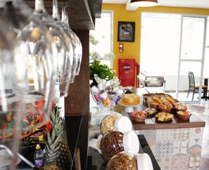 Free daily continental breakfast  - Don Marco's Hotel (Guarujá)