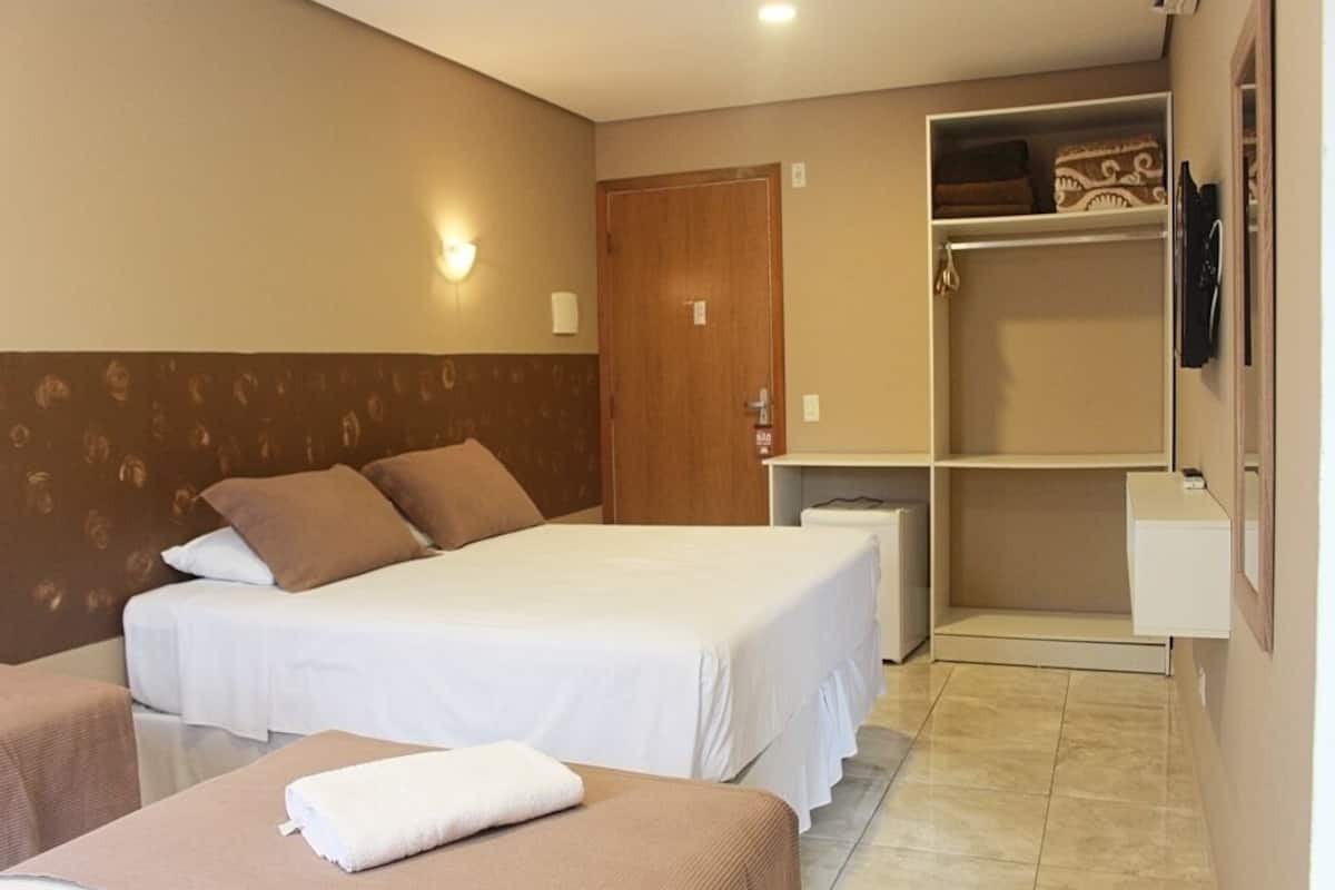 Chambre Quadruple Premium | Minibar, rideaux occultants, Wi-Fi gratuit, draps fournis