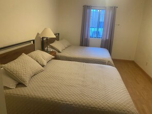 3 bedrooms, iron/ironing board, WiFi, bed sheets - Golfer´s dream house, 30 yards from tee off. Three bedroom two bath 2400 sq ft (Tucson)