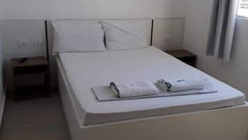 Classic Apartment | Desk, free WiFi, bed sheets