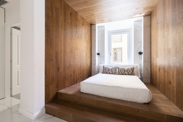 Apartment, Multiple Beds | 4 bedrooms, individually decorated, individually furnished - Via del Tritone (Rome)