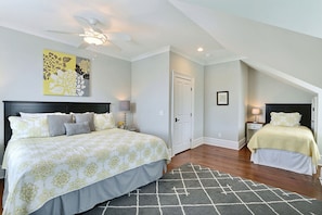 4 bedrooms, iron/ironing board, free WiFi, bed sheets