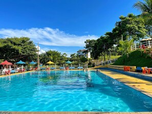 3 albercas al aire libre 