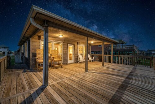 Cozy Coastal Home with Views & Fire Pit