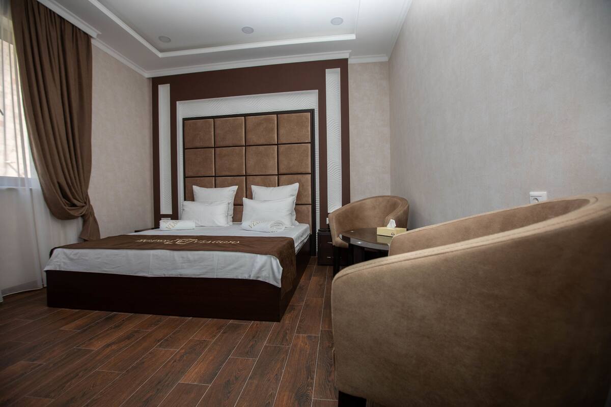 Minibar, in-room safe, individually decorated, individually furnished