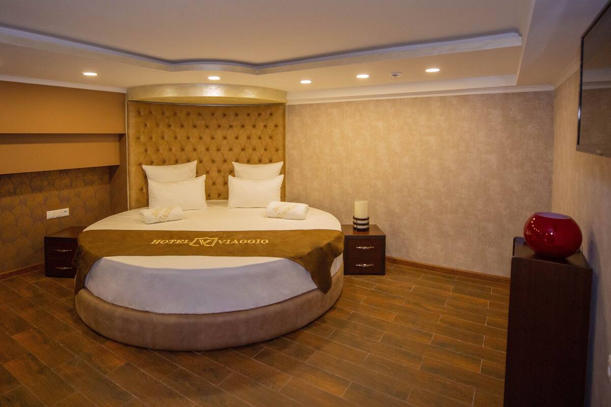 Minibar, in-room safe, individually decorated, individually furnished