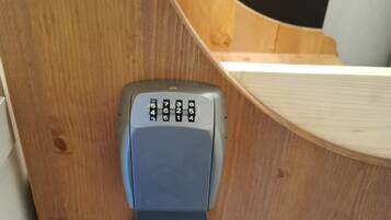 1 slaapkamer, een strijkplank/strijkijzer