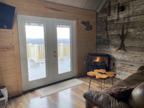 Secluded with best views in E. KY. Can see 3 states.You won’t be disappointed!!!