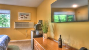 Fer et planche à repasser, lit parapluie, Wi-Fi gratuit, draps fournis