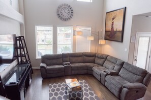 Smart TV - Five Star New  Property North of San Antonio - discounts (San Antonio)