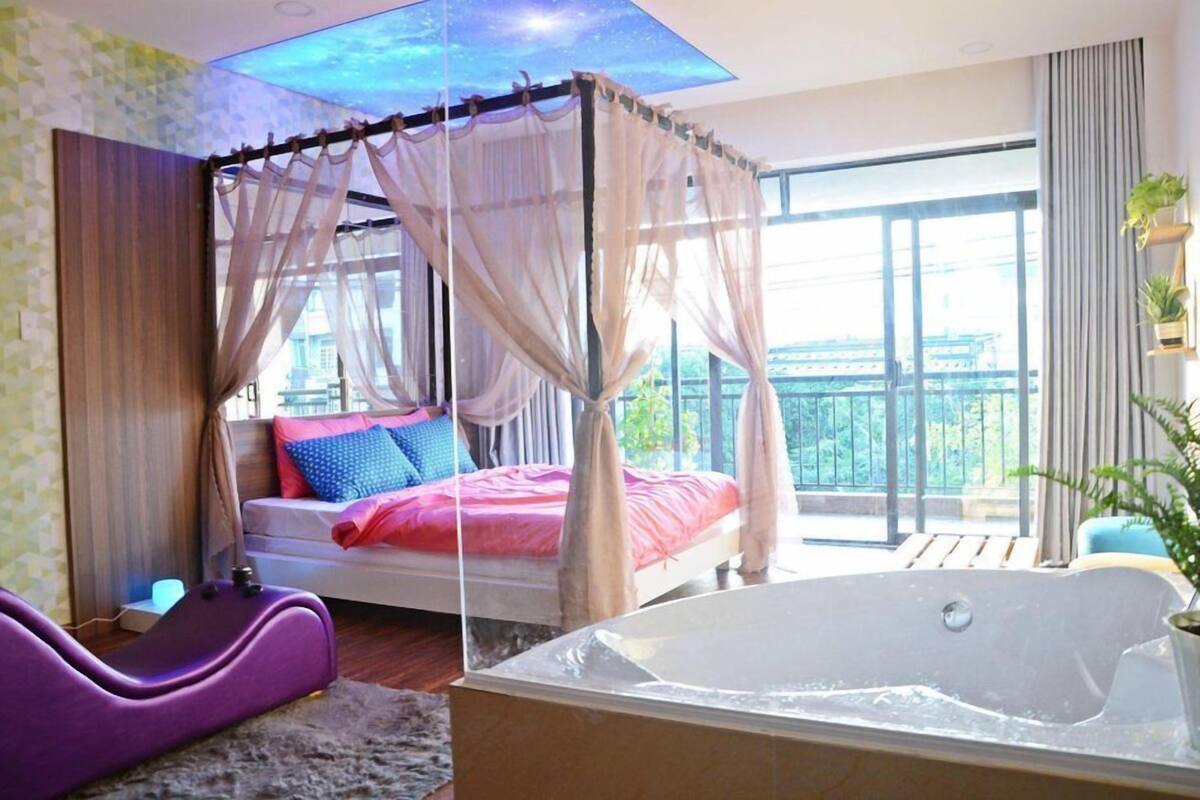 Sunset Room | 1 bedroom, minibar, desk, free WiFi