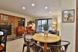 Interior - Snowplace Like Home at Mountain Green 1BR/1BA (Killington)