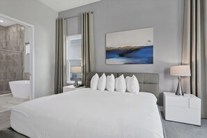 Luxe huis, meerdere slaapkamers | Luxe beddengoed, een kluis op de kamer, individueel gedecoreerd
