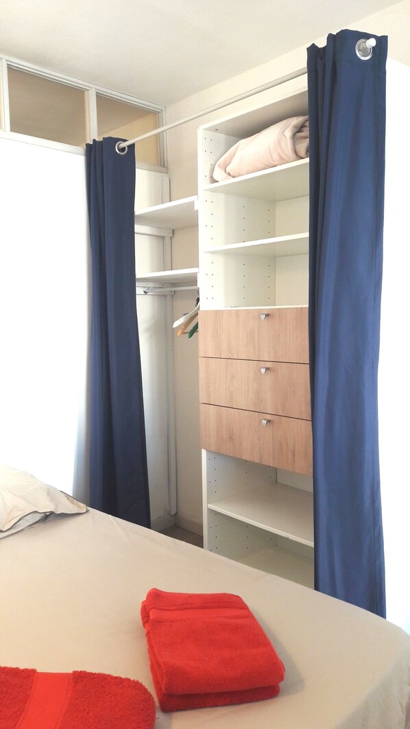 1 chambre, fer et planche à repasser, Wi-Fi, draps fournis