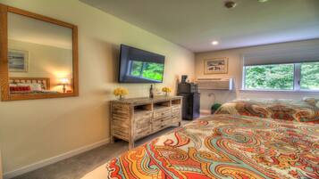 Iron/ironing board, travel crib, free WiFi, bed sheets