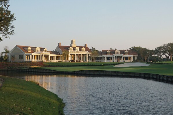 Cougar Point Golf Clubhouse.  Enjoy drinks and great food at The Players Pub.