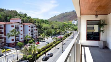 Standard Quadruple Room | Minibar, free WiFi, bed sheets