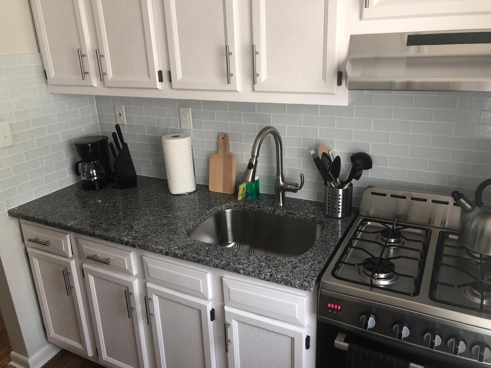 1703 5B · Nice Looking 2bed Apt/20 min to NYC-Parking Avail.