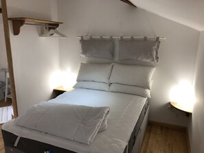 2 slaapkamers, een strijkplank/strijkijzer, reisbedje, gratis wifi
