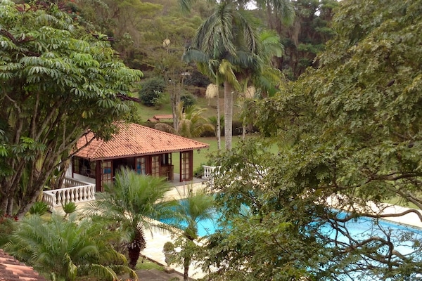 Superior-Doppel- oder -Zweibettzimmer, 1 King-Bett, Nichtraucher, Poolblick | Ausblick vom Zimmer