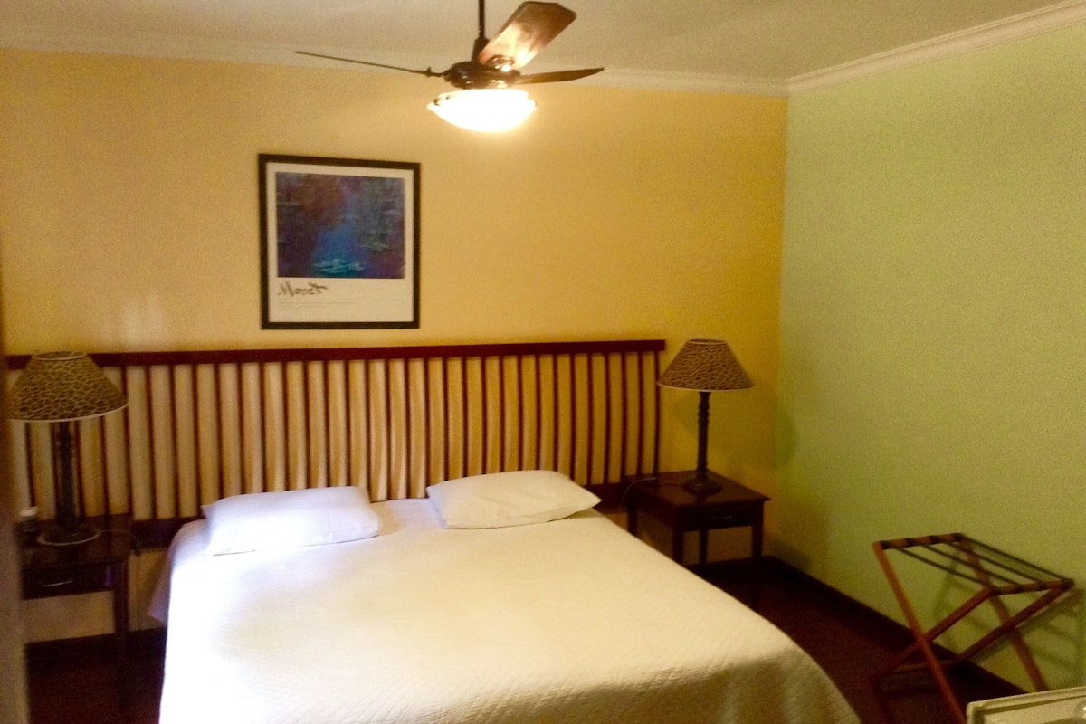 Deluxe Double or Twin Room, 1 King Bed, Non Smoking, Ground Floor | Premium bedding, Tempur-Pedic beds, bed sheets