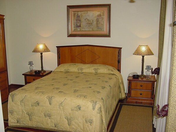 Family Room, 1 Queen Bed with Sofa bed, Pool View, Ground Floor