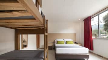 Hypo-allergenic bedding available, WiFi (free), bed sheets