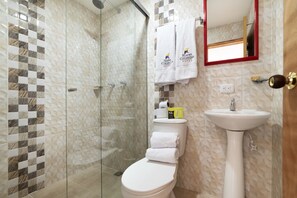 Literie hypoallergénique, Wi-Fi gratuit, draps fournis