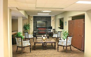 Lobby sitting area - The Medicine Hat Villa (Medicine Hat)