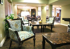 Lobby sitting area - The Medicine Hat Villa (Medicine Hat)