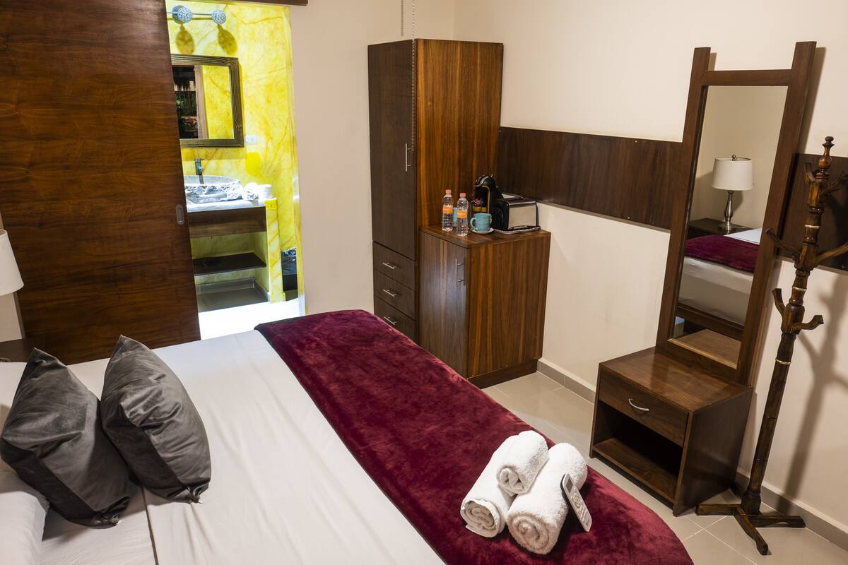 WiFi (free), bed sheets