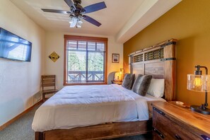 2 slaapkamers, een strijkplank/strijkijzer, reisbedje, gratis wifi