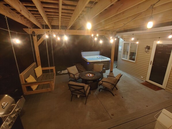 Terrace/patio - Historic Hideout - Unique Getaway in Amish Country with HOT TUB (Gordonville)