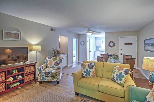 TV, DVD player - Amelia Island Condo w/ Pool & Beach Access! (Fernandina Beach)