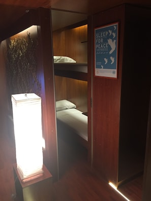 Basic Room | Hypo-allergenic bedding, soundproofing, free WiFi, bed sheets - Onkel Inn Airport Sleepbox (El Alto)