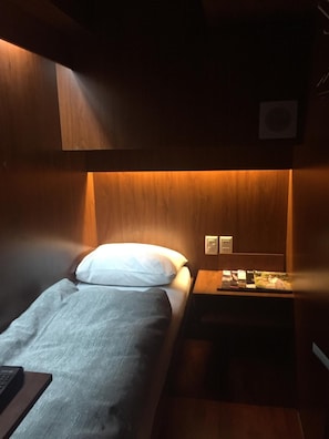 Hypo-allergenic bedding, soundproofing, free WiFi, bed sheets - Onkel Inn Airport Sleepbox (El Alto)