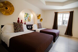 Premium bedding, down duvets, Tempur-Pedic beds, individually decorated - Hotel Luna Inn (Altamira)