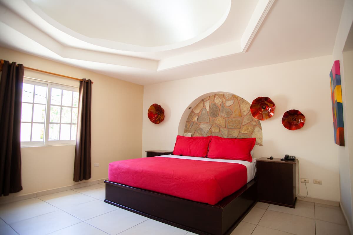 Quarto básico | 1 quarto, roupas de cama premium, edredons de pluma, camas Tempur-Pedic