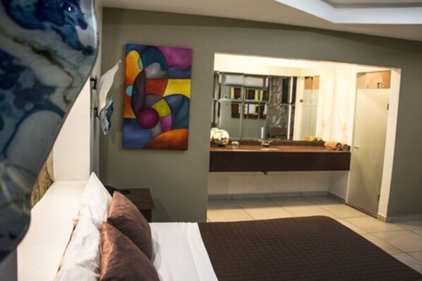 Premium bedding, down duvets, Tempur-Pedic beds, individually decorated - Hotel Luna Inn (Altamira)