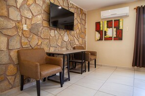 Habitación básica | 1 dormitorio, ropa de cama de alta calidad, edredones de plumas