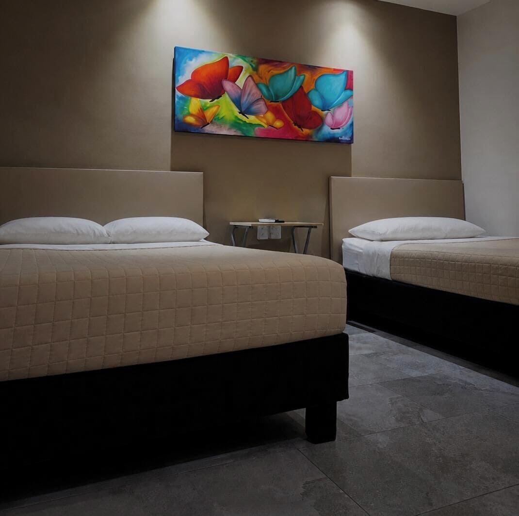 普通套房 | 高級寢具、羽絨被、Tempur-Pedic 床墊、遮光布/窗簾