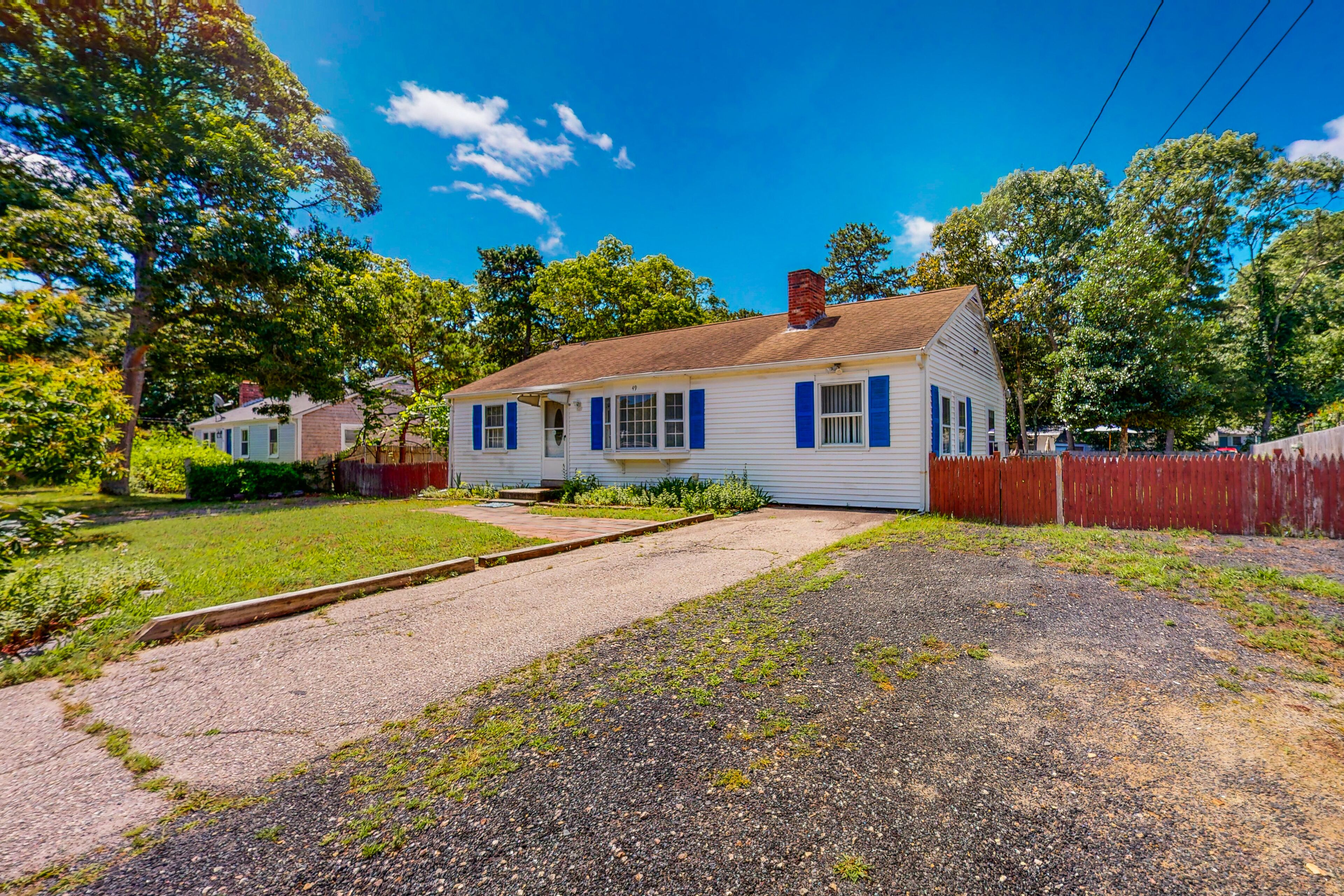 Adorable beach home w/ kitchen & patio - close to everything