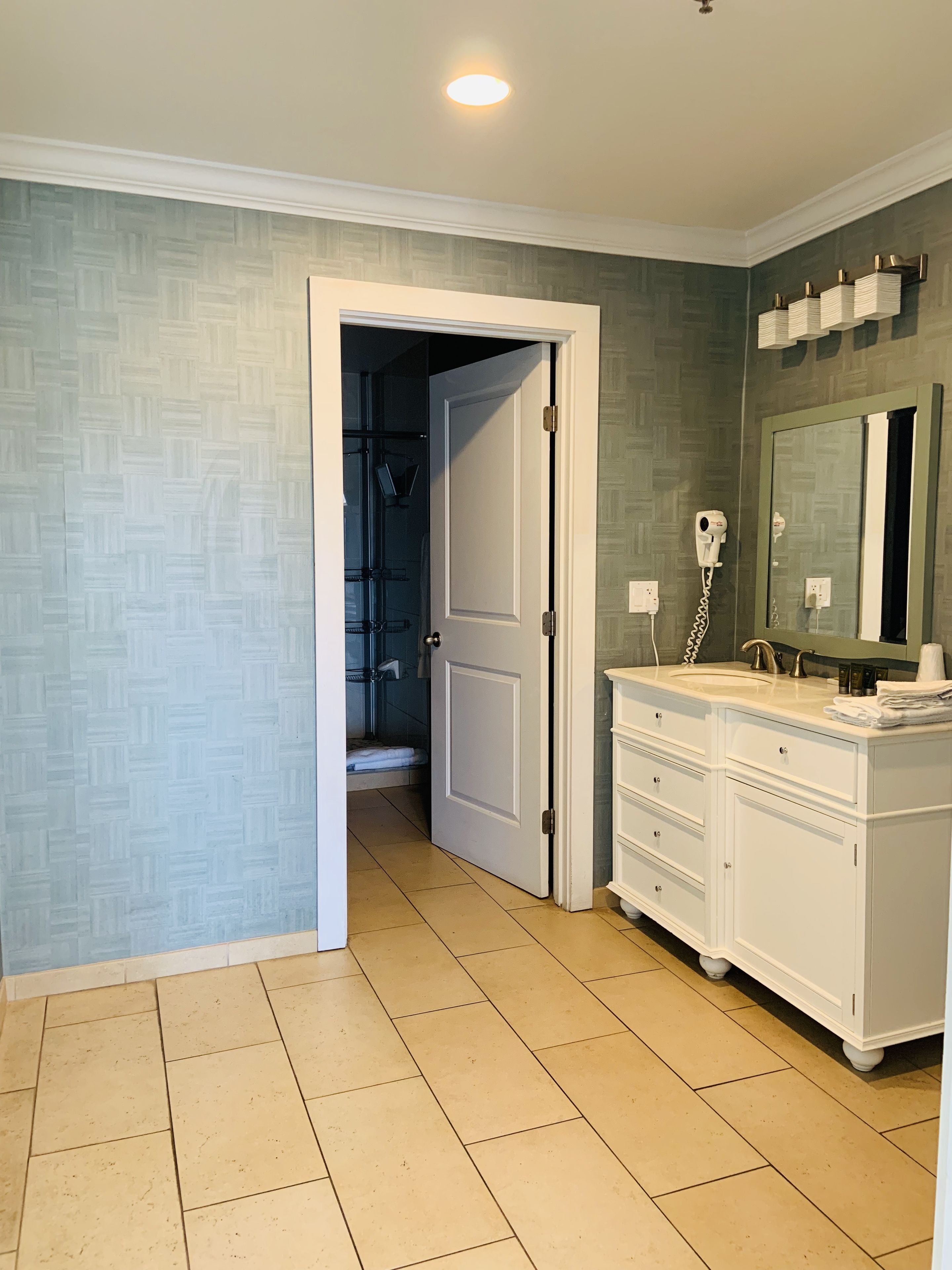 deluxe room, 1 king bed | bathroom | towels