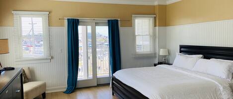 Deluxe-Zimmer, 1 King-Bett | Zimmersafe, Bügeleisen/Bügelbrett, kostenlose Babybetten, Zustellbetten